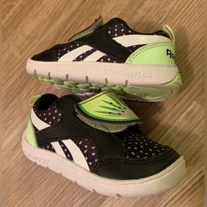 Size 4 Toddler Reebok Ventureflex. Black and Neon Green.